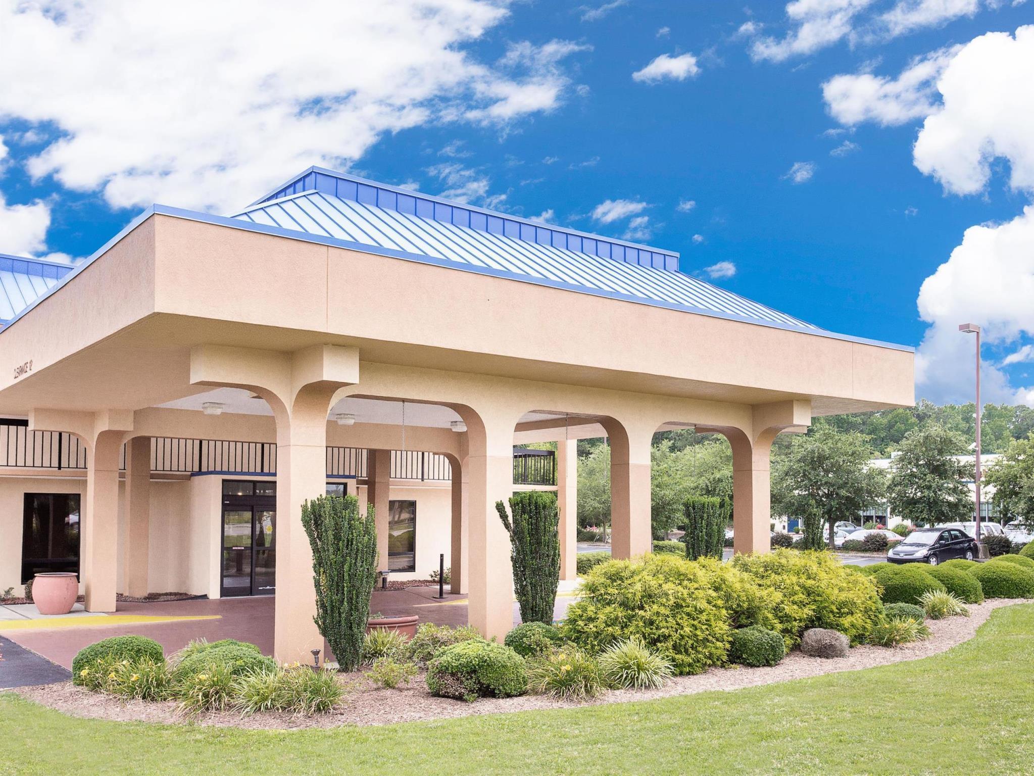 Baymont By Wyndham Greenville Exterior photo
