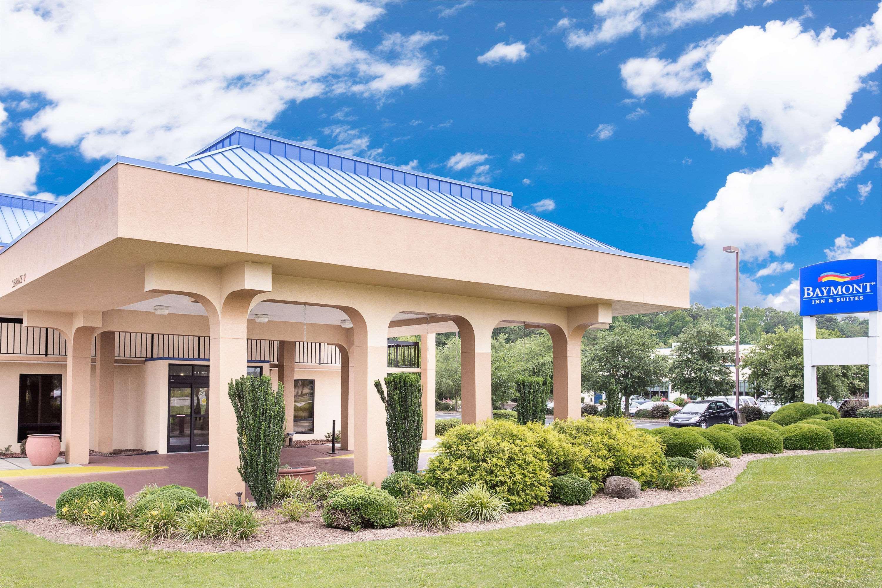 Baymont By Wyndham Greenville Exterior photo