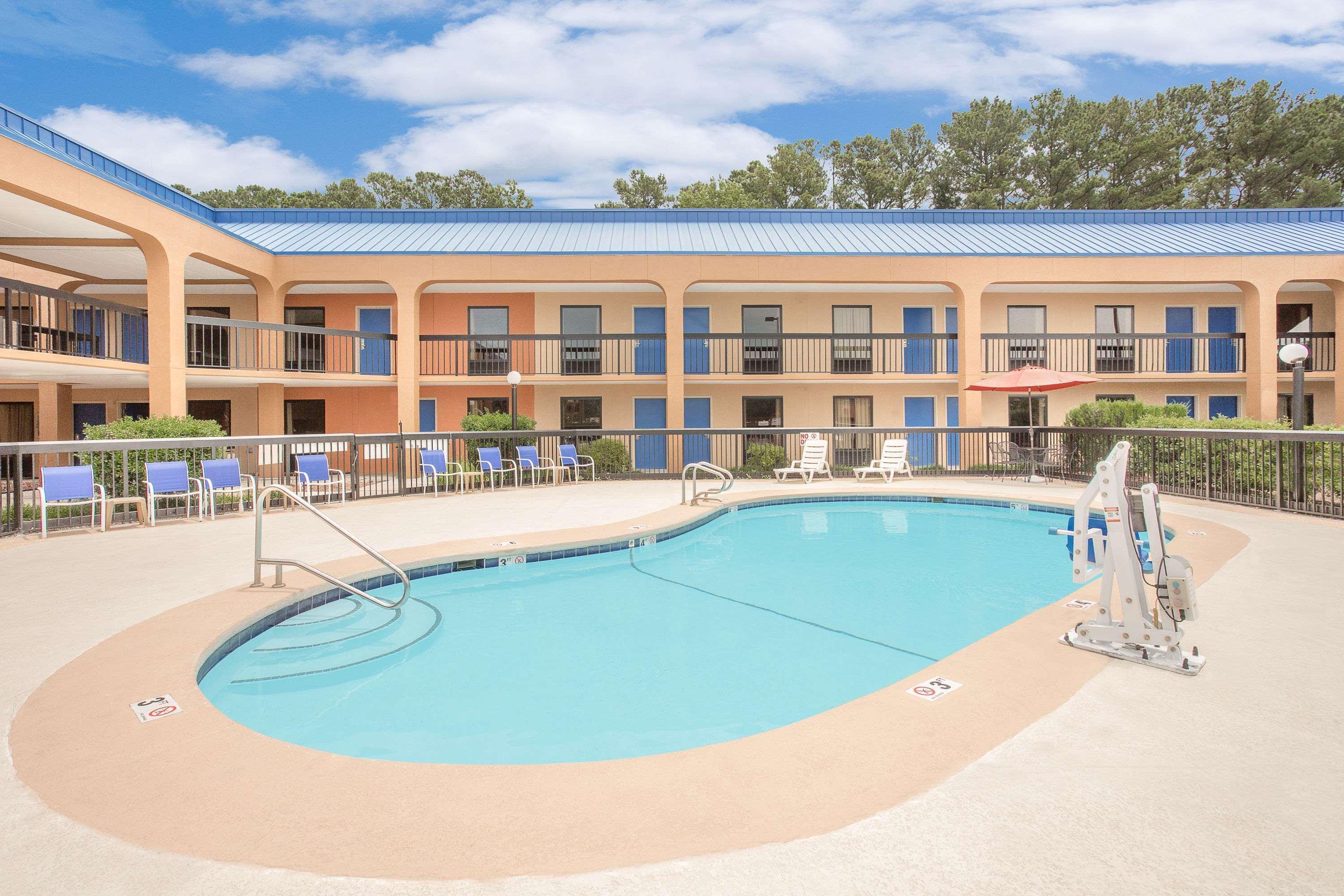 Baymont By Wyndham Greenville Exterior photo