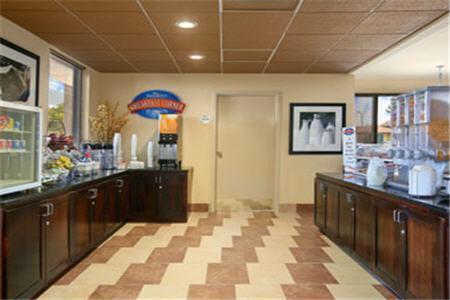 Baymont By Wyndham Greenville Restaurant photo